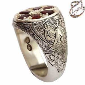 انگشتر گارنت با رکاب و قلمزنی استاد فرح نیا