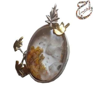 گردن آویز در دریایی