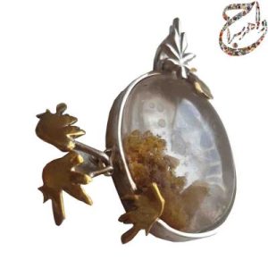 گردن آویز در دریایی