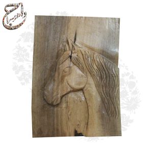 تابلو چوبی یک‌تکه منبت کاری‌شده طرح اسب