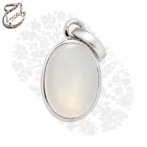گردن آویز عقیق سفید یمنی با رکاب نقره دست ساز