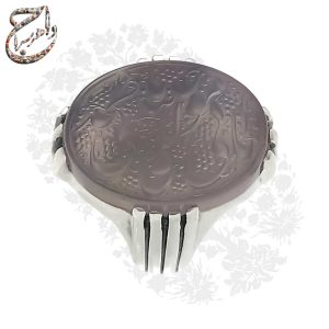 انگشتر عقیق سوسنی یمنی اصیل با حکاکی (یا مولاتی یا فاطمه اغیثینی)